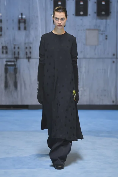 Look 13